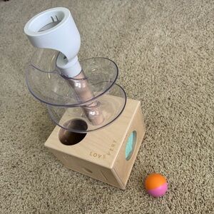 Lovevery • The Babbler kit • Slide and seek ball run